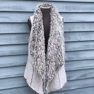 The Impeccable Pig Faux Fur Lined Knit Boucle Gray Vest Small